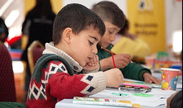 Adel Kalemcilik, okula dönüş döneminde de deprem bölgesindeki çocukların yanında olacak.