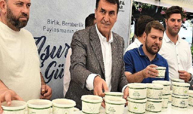 Başkan Dündar, vatandaşlara aşure ikram etti