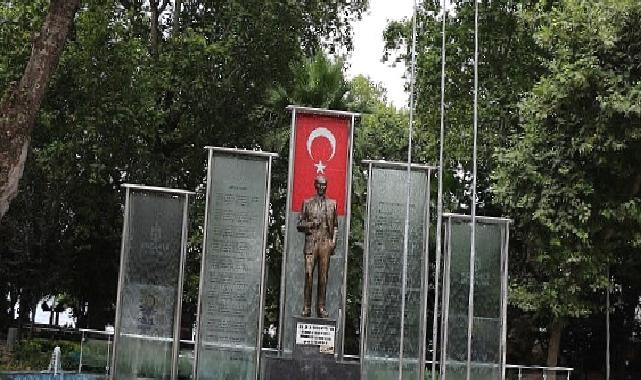 Atatürk heykelinin bakımı tamamlandı