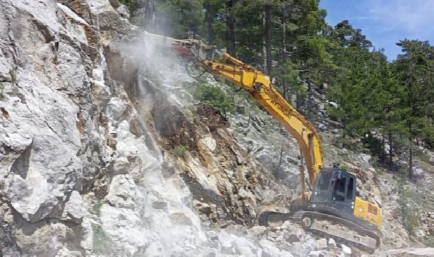 Büyükşehir Belediyesi'nden Pembelik'te yol çalışması