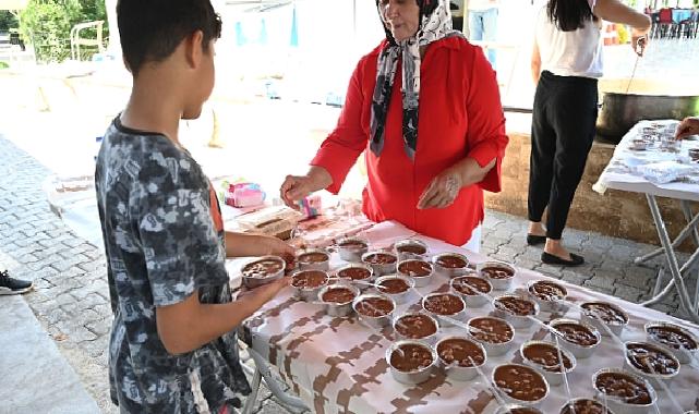 Çamyuva'da vatandaşlara aşure ikramı