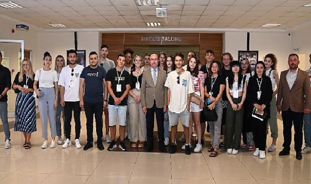 Yabancı öğrenciler Başkan Pekyatırmacı'yı ziyaret etti