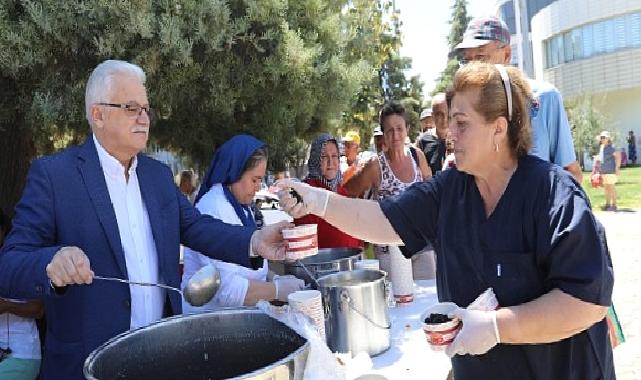 Burhaniye Belediyesi'nden Geleneksel Aşure Hayrı