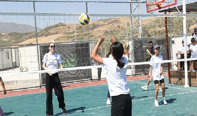 Team Paribu ve İhtiyaç Haritası, Hatay'da 400 çocuk ve gencin faydalanacağı spor alanı inşa etti