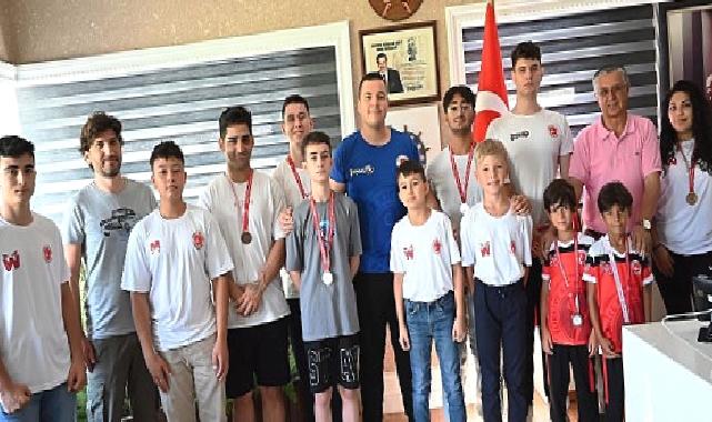 Kemer Belediyesi Kick Boks takımından Başkan Topaloğlu'na ziyaret