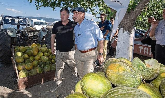 Başkan Soyer domates ve karpuz hasadına katıldı