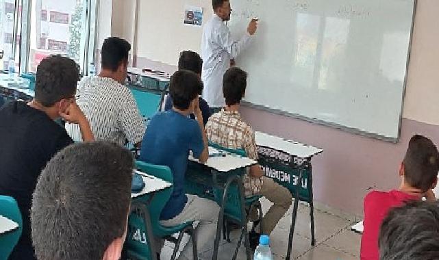 Öğrenciler YKS'ye Lise Medeniyet Akademileri "YKS Yaz Okulu" ile Hazırlanıyor