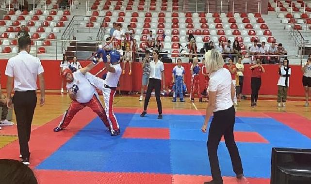 Bayraklılı sporculardan Kick Boks başarısı