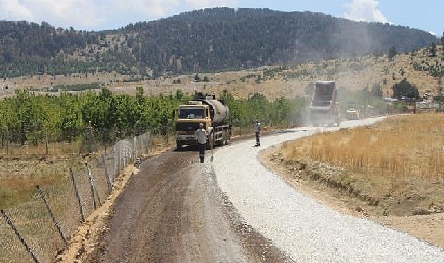 Finike Ördübek yayla yolunda asfalt çalışması