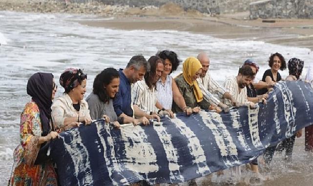 Cumhuriyet'in 100. Yılı anısına hazırlanan 100 metre uzunluğunda Şile Bezi denizle kavuştu