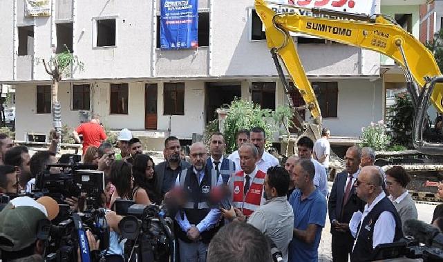 Avcılar'da 17 Ağustos'un Yıl Dönümünde 1999. Bina Yıkıldı