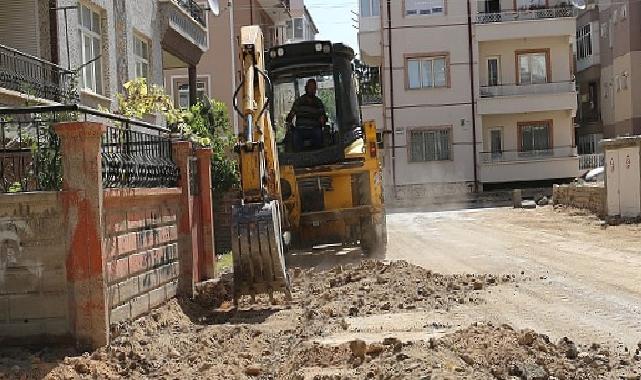 Karaman Belediyesi Fen İşleri Müdürlüğü ekipleri, Valide Sultan Mahallesi'nde kaldırım çalışması başlattı