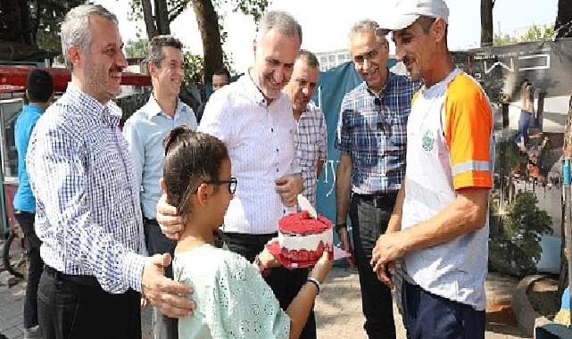 Temizlik Personeline Sürpriz Doğum Günü Kutlaması