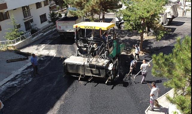 Keçiören'in sokakları sıcak asfaltla yenileniyor