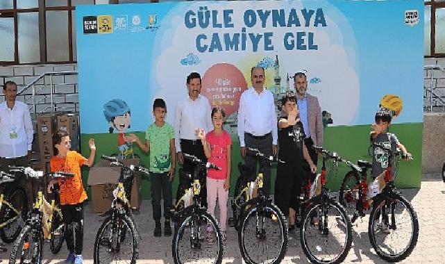 Güle Oynaya Camiye Gel Projesi'nde Bisiklet Dağıtımı Başladı