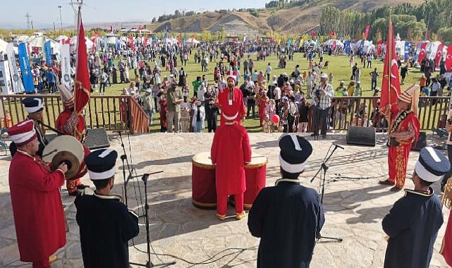 Konya Büyükşehir Malazgirt Zaferi'nin 952. Yıl Dönümü Coşkusuna Eşlik Ediyor