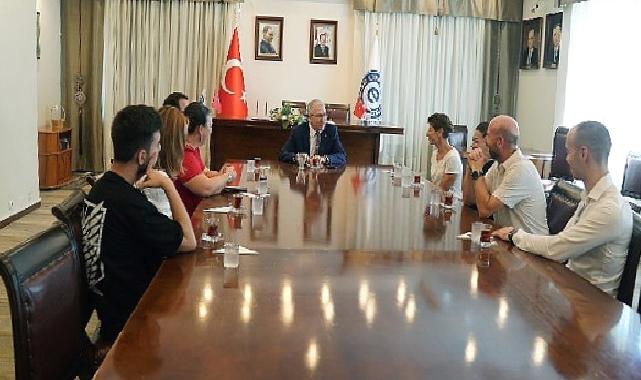 Rektör Budak, 'Zafer Yürüyüşü'ne katılan Egeli Ekibi ağırladı