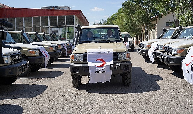 Japon Kızılhaçı'ndan Türk Kızılay'a 30 Arazi Aracı