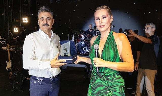 İlber Ortaylı ve Funda Arar Dikili'yi Salladı