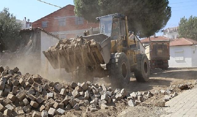 Burhaniye Belediyesi, 7 ayrı noktada eş zamanlı yapılan yol çalışmalarına devam ediyor!