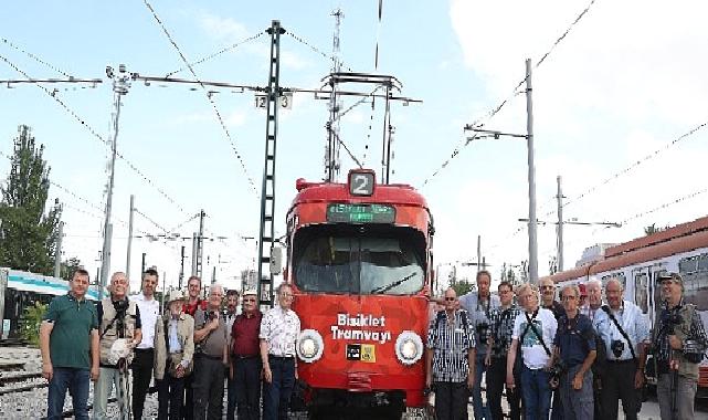 Konya Büyükşehir'in Bisiklet Tramvayı Örnek Oluyor