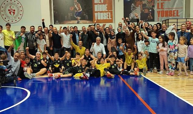 Büyükşehir Belediyespor Basketbolda Alt Yaş Kategorilerinde İki Şampiyonluk Birden Kazandı