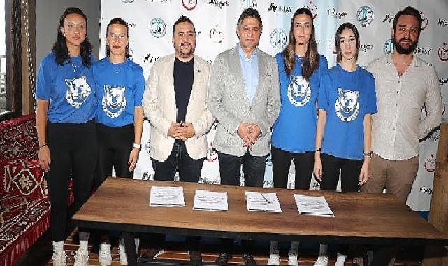 Başkan Serkan Acar, Aliağa'nın Profesyonel Kadın Voleybolcularıyla Bir Araya Geldi