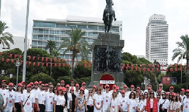 Cumhuriyetimizin 100.yılında, Koton Cumhuriyet Gönüllüleri İzmir'in Kurtuluşu'nun yıldönümünde İzmir'deydi!