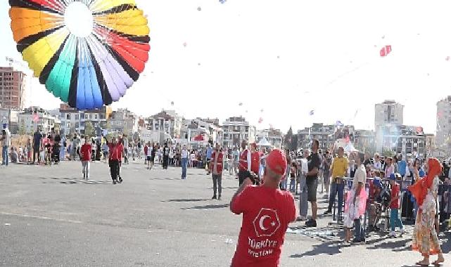 Küçükçekmece'deki Uçurtma Şenliği'nde 7'den 70'e Eğlence