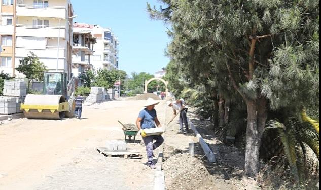 Edremit Belediyesi Ülkü Yolu Caddesi'ni Yeniliyor