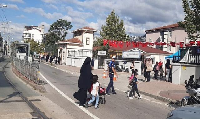 Büyükşehir Zabıtası Okul Önlerinde, Çocuklar Güvende