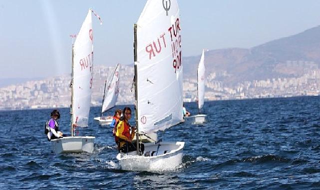 Narlıdere'den açılan yelkenler, İzmir Körfezi'nde görsel şölen yaşattı