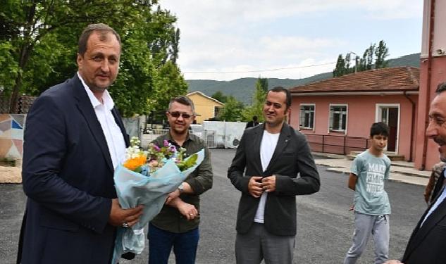 İznik Belediyesi ilçe merkezi ve 39 taşra mahallede yol seferberliği başlattı. Sıcak asfalt ve parke işleme çalışmaları aralıksız sürüyor