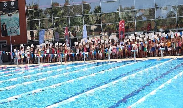 750 Öğrenci Aydın Büyükşehir Belediyesi'nden yüzme sertifikalarını aldı