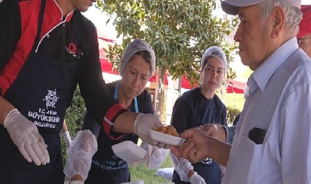 Aydın Büyükşehir Belediyesi'nden Merhum Başbakan Adnan Menderes Anısına beş farklı noktada lokma hayrı