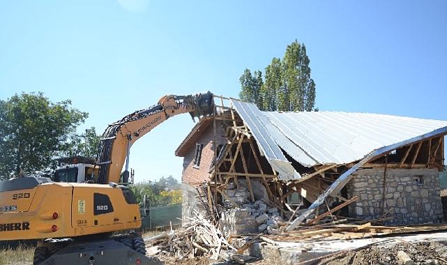 Kaçak Villa İnşaatı Yerle Bir Edildi