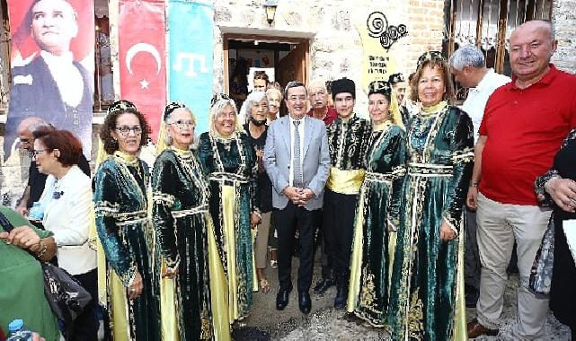 İzmir Kırım Türkleri 'Evlerine' Kavuştu