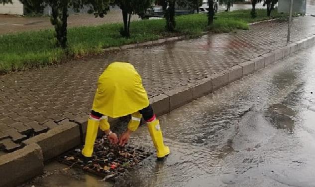 Nevşehir'de etkili olan sağanak yağış ve sonrasında belediye ekipleri yoğun bir çalışma yürüttü