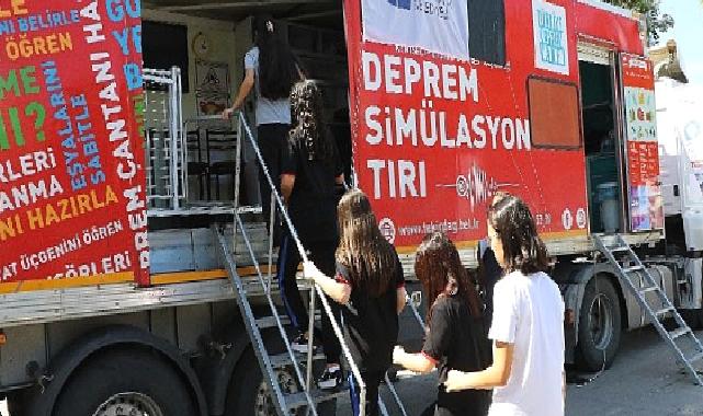 Öğrencilere Deprem Simülasyon Tırında Eğitim